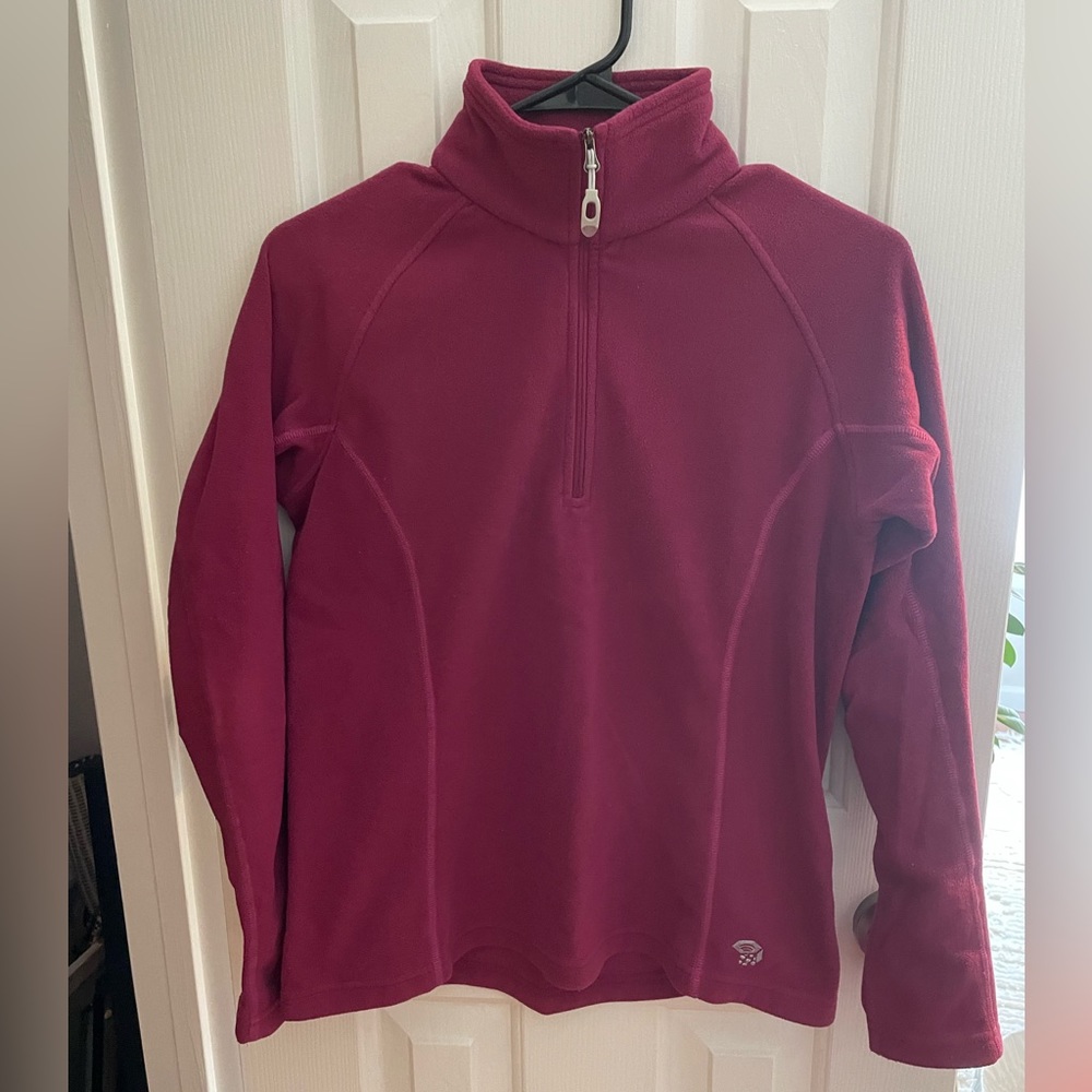 Mountain Hardwear 1/4 zip fleece. Women’s Size medium